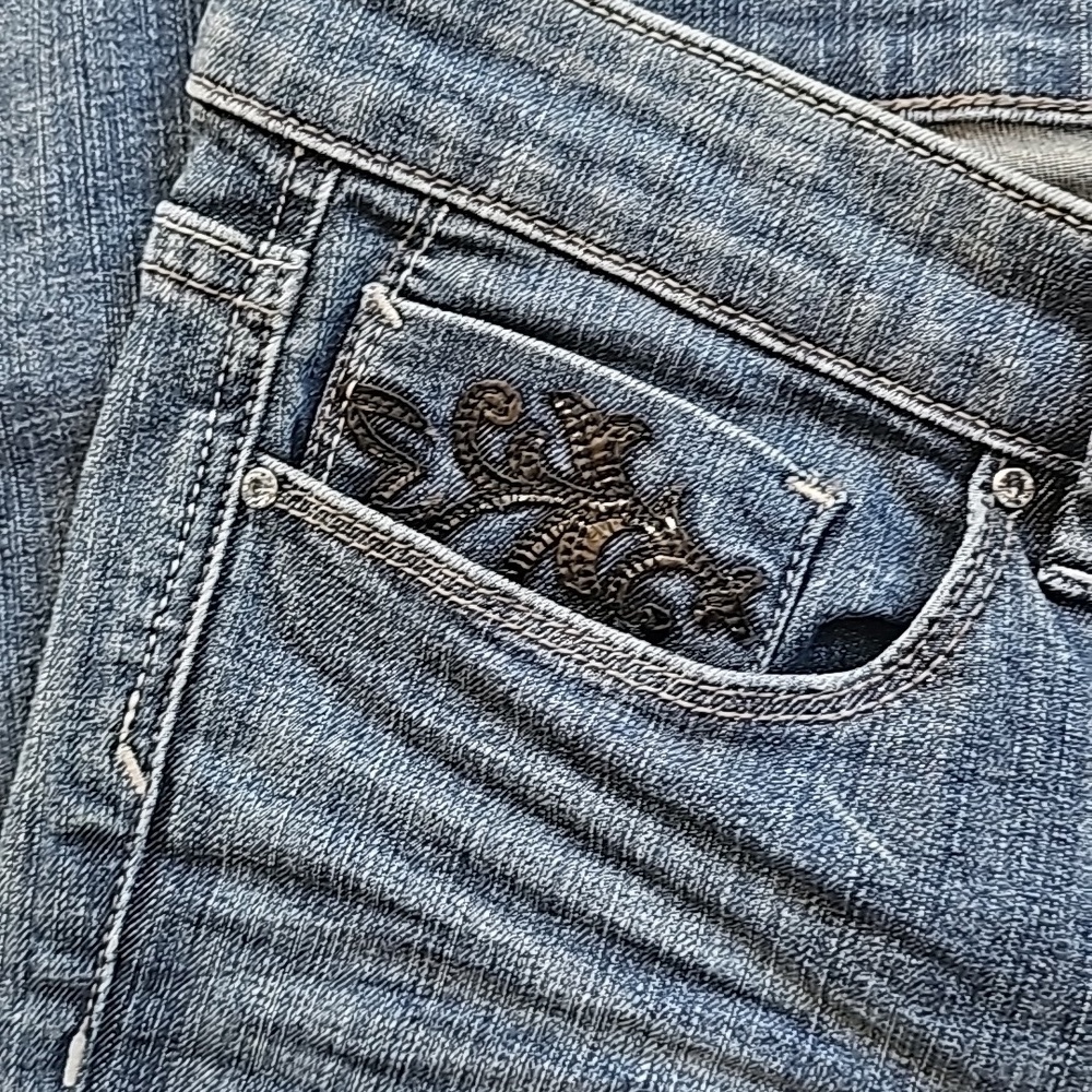 Ladies jeans White House Black Market size 8 R - Picture 3 of 5